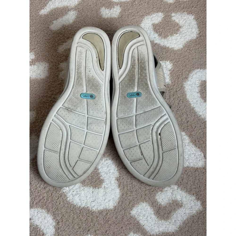 BZees Sandals Womens Vinny Zip Front Beige Wedge Heel Comfort, 9.5m